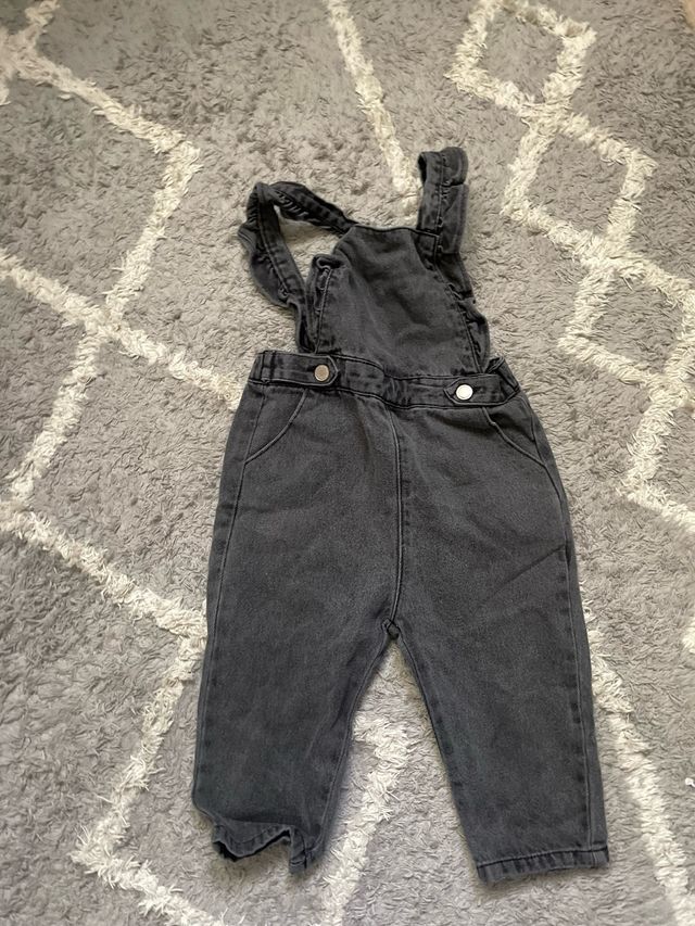 Peto vaquero gris ZARA niña 9-12 meses flores