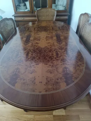 Mesa extensible de madera ( abierta mide 2,10)