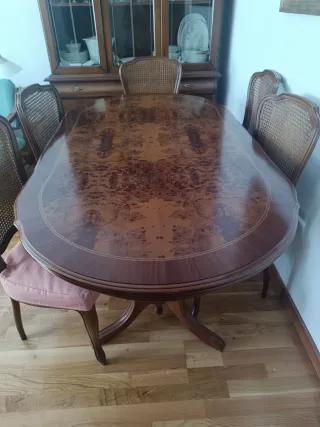 Mesa extensible de madera ( abierta mide 2,10)