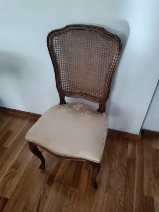 Mesa extensible de madera ( abierta mide 2,10)