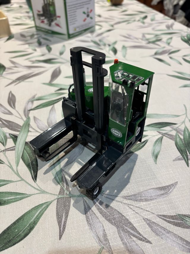 Carretilla elevadora metálica