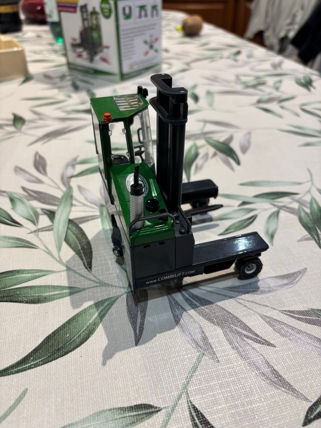 Carretilla elevadora metálica