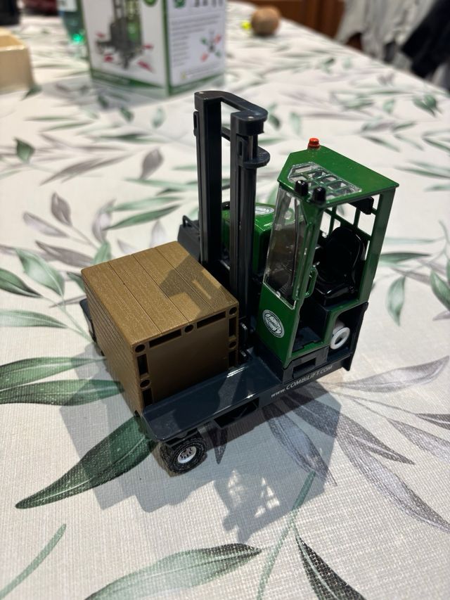 Carretilla elevadora metálica