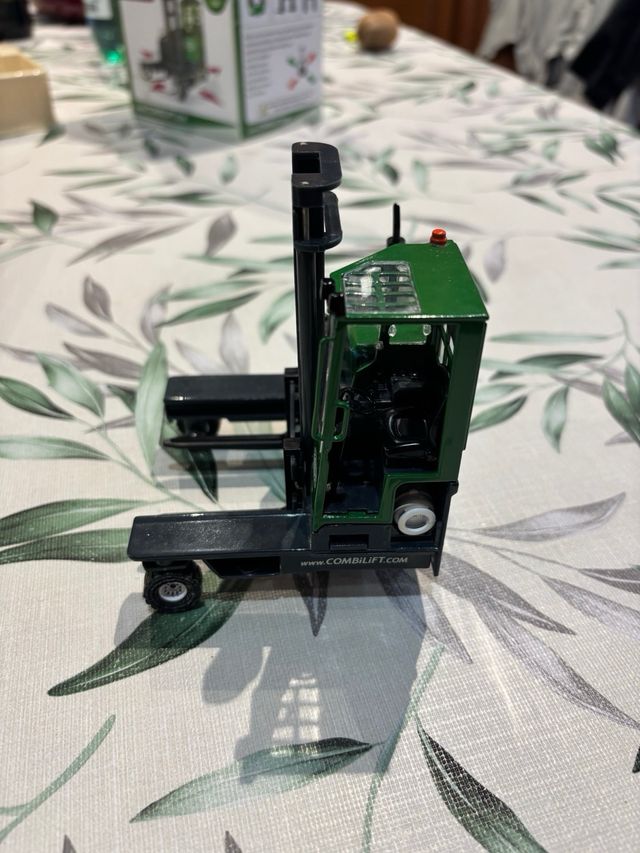 Carretilla elevadora metálica