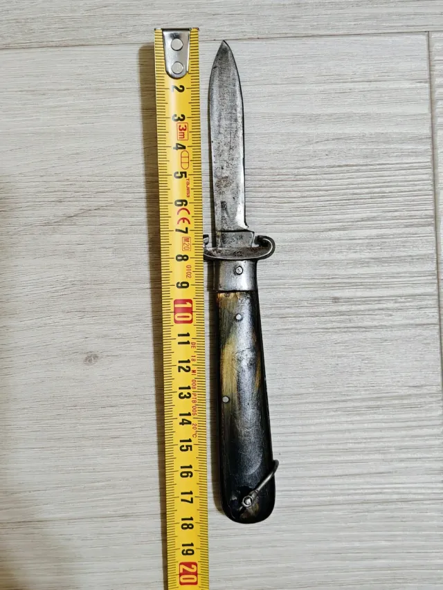 Arnese pieghevole da caccia