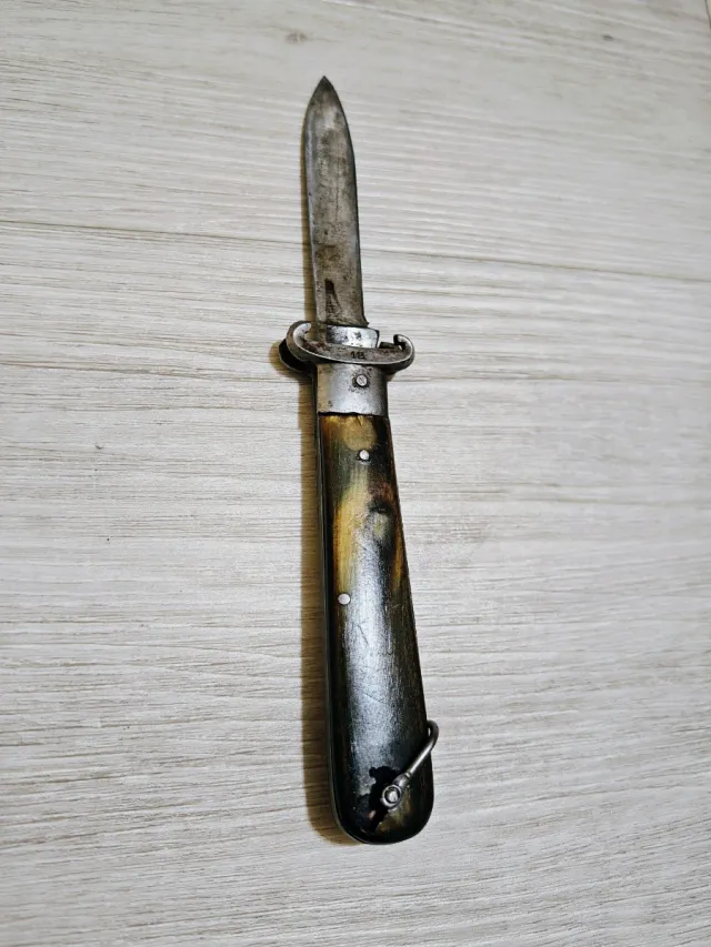 Arnese pieghevole da caccia