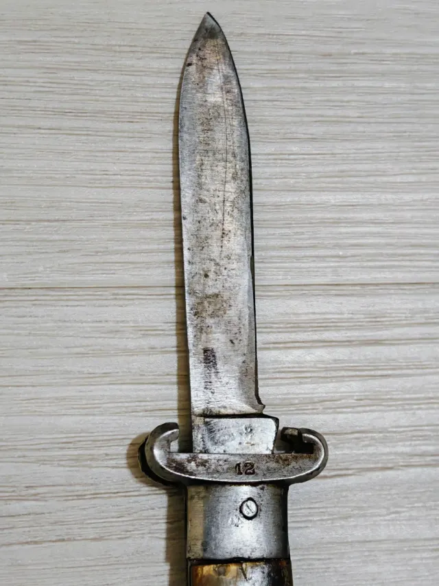 Arnese pieghevole da caccia