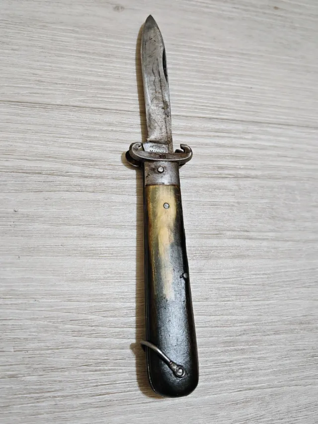 Arnese pieghevole da caccia