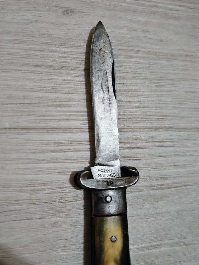 Arnese pieghevole da caccia