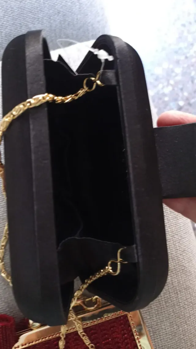 Bolso de fiesta negro con pedrería