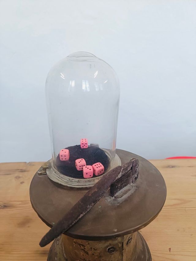 Antigua máquina tragaperras de dados