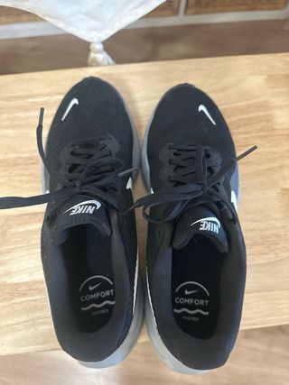 Zapatillas Nike Running Negras y Grises