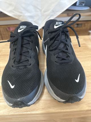 Zapatillas Nike Running Negras y Grises