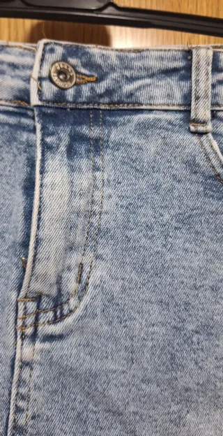 Minifalda vaquera desgastada