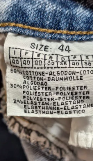 Minifalda vaquera desgastada