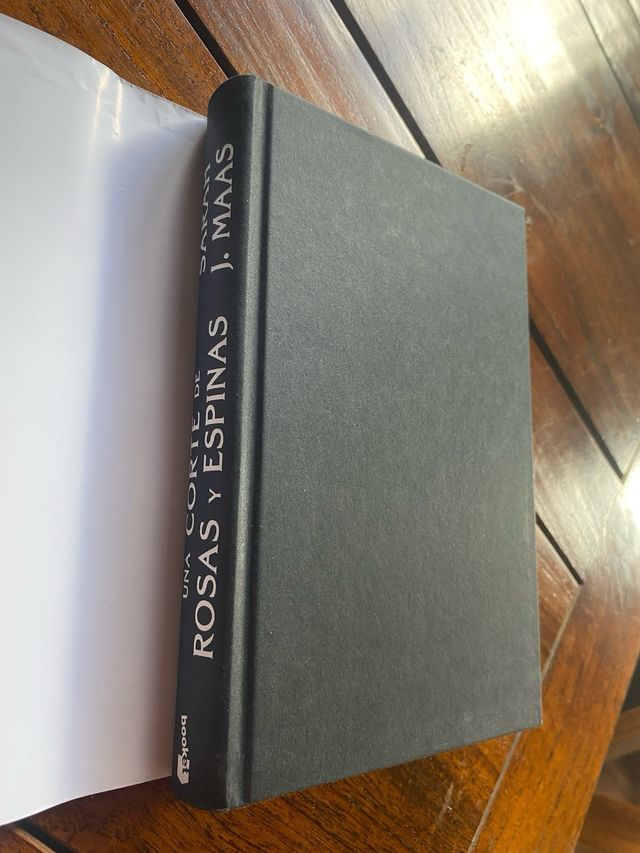 Una corte de rosas y espinas: Edición limitada ...