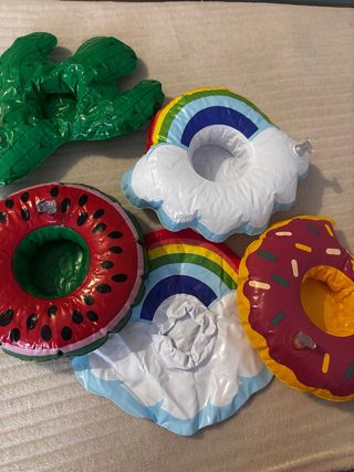 Posavasos flotantes para piscina