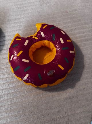 Posavasos flotantes para piscina