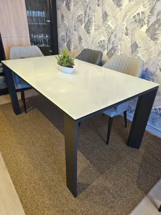Mesa Comedor Extensible. Cristal + madera roble