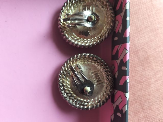 Pendientes plateados con piedra turquesa