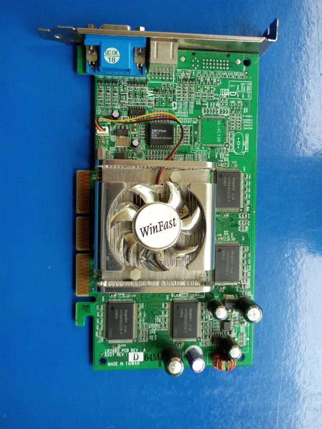 Tarjeta Gráfica AGP WinFast
GeForce 4 MX440 se 