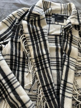 Chaqueta Bershka cuadros flecos