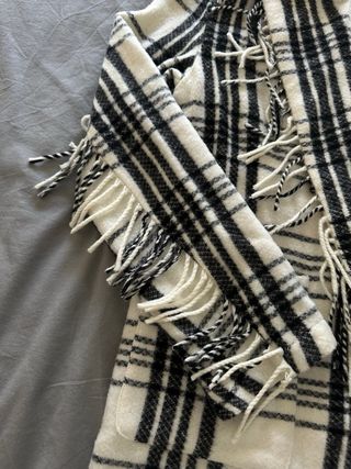 Chaqueta Bershka cuadros flecos