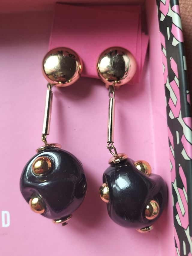 Pendientes largos dorados y negros