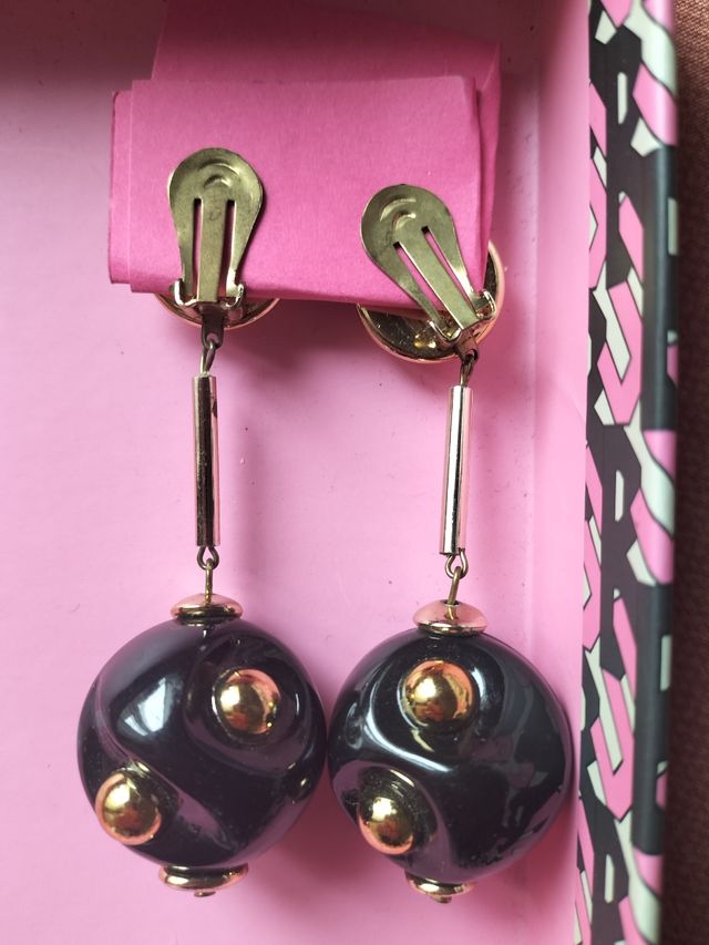 Pendientes largos dorados y negros