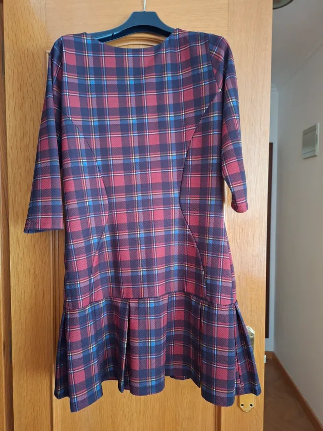Vestido de cuadros talla M. Da poca talla.