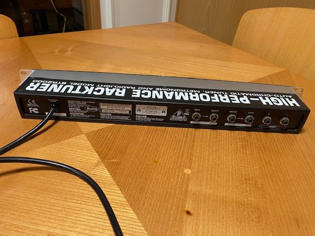 Afinador Behringer Rack BTR2000 Auto-Cromático