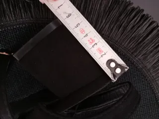 Sandalias negras tacón medio.
Un uso .