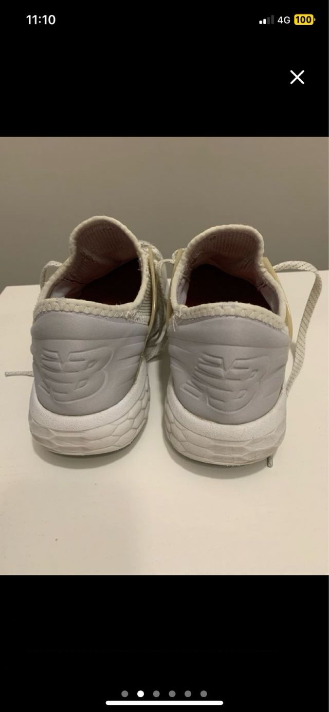 2 Zapatillas New Balance blancas y gris/azul