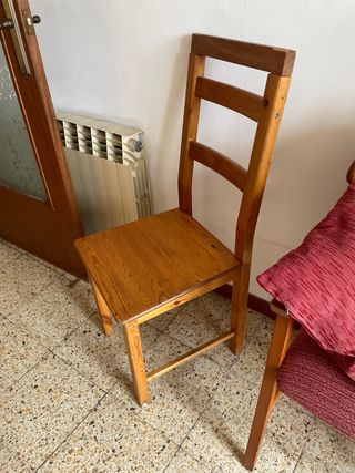 cuatro Sillas de madera