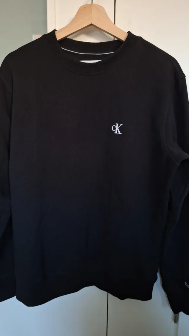 Sudadera Calvin Klein ESSENTIAL Negra