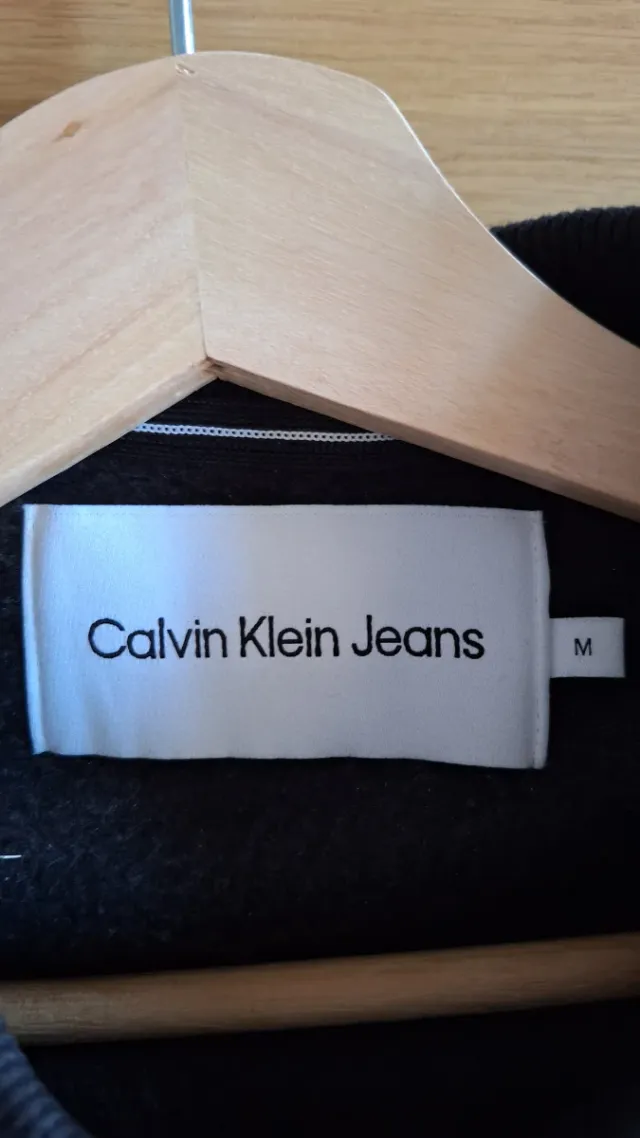 Sudadera Calvin Klein ESSENTIAL Negra