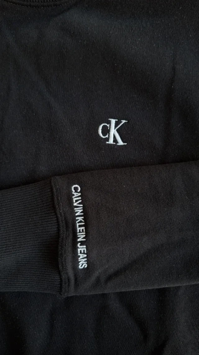Sudadera Calvin Klein ESSENTIAL Negra