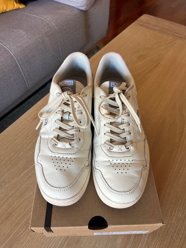 Zapatillas Munich Piel Blancas.