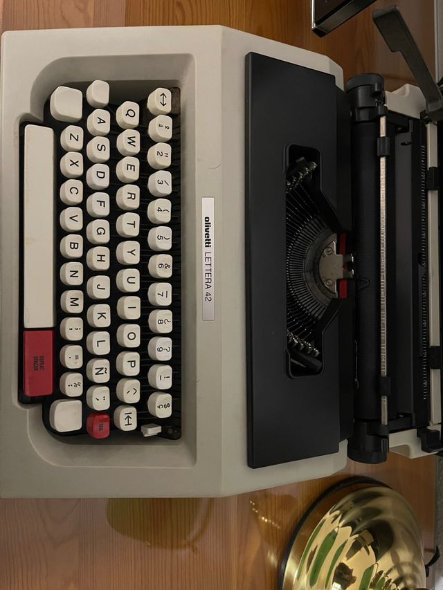 Máquina de escribir Olivetti Lettera 42