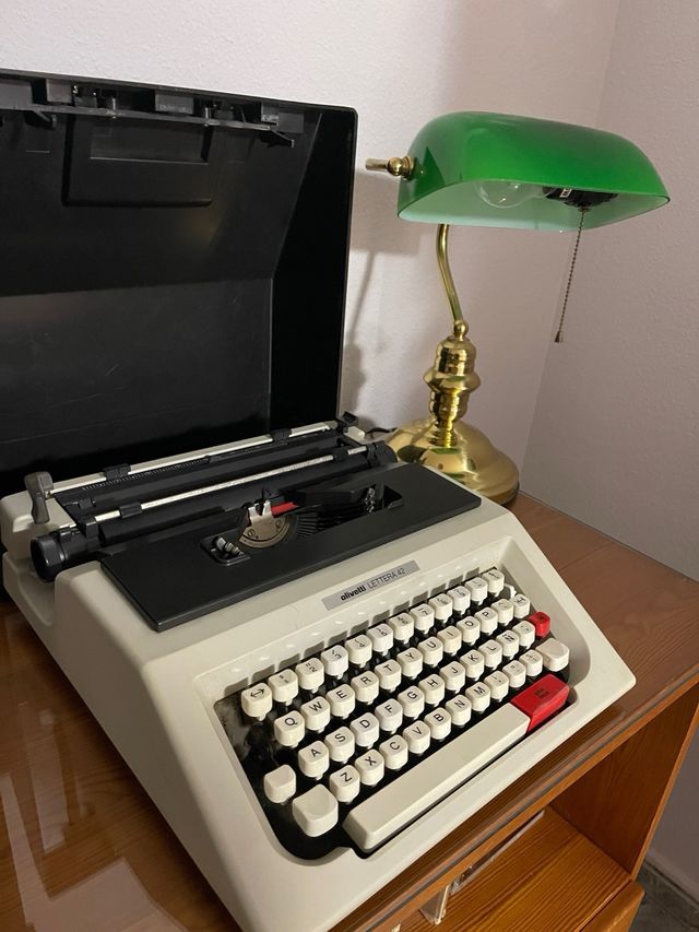 Máquina de escribir Olivetti Lettera 42