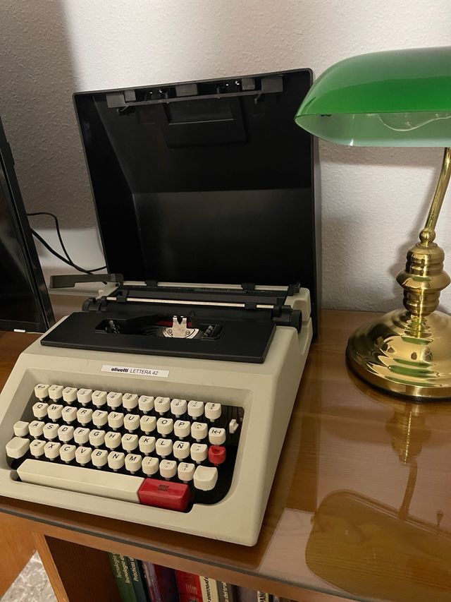 Máquina de escribir Olivetti Lettera 42