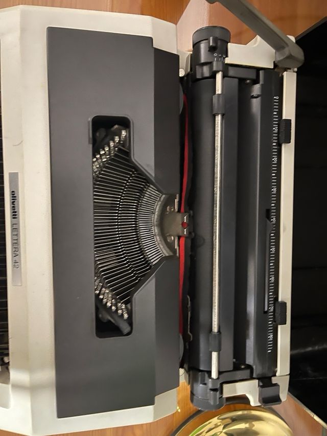 Máquina de escribir Olivetti Lettera 42