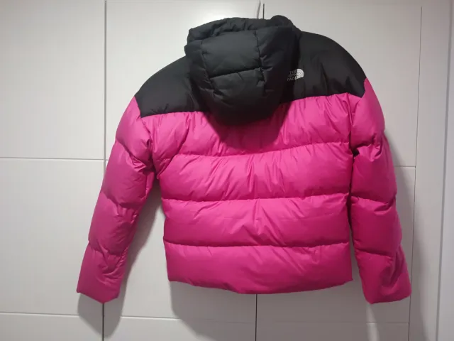 Chaqueta The

 North Face Plumas Rosa y Negra 