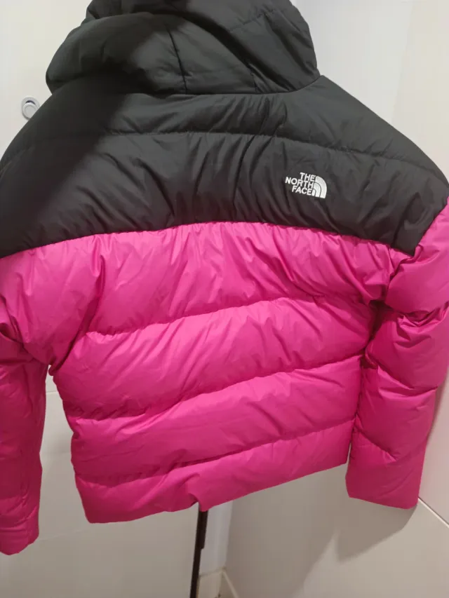 Chaqueta The

 North Face Plumas Rosa y Negra 