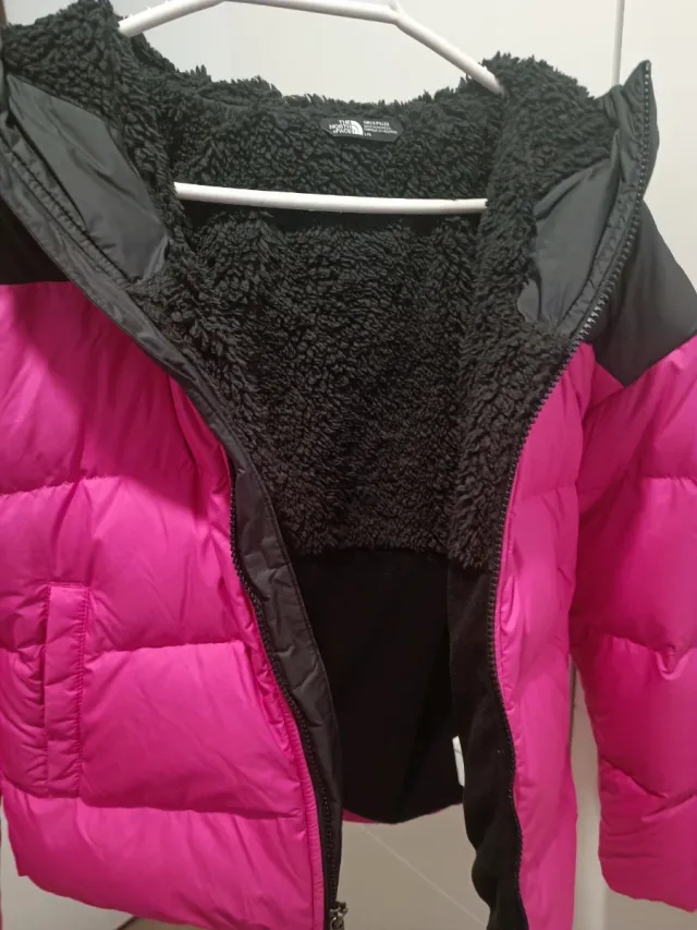Chaqueta The

 North Face Plumas Rosa y Negra 