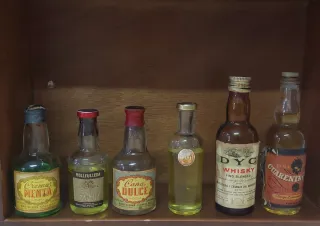 Lotto di 10 vecchie bottiglie di liquore/crema