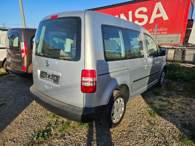 Volkswagen Caddy 2011