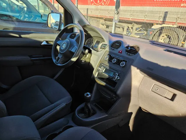 Volkswagen Caddy 2011