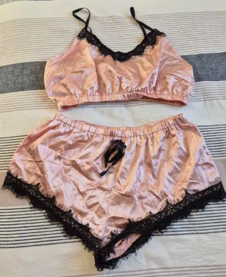 Conjunto pijama satén rosa y negro mujer