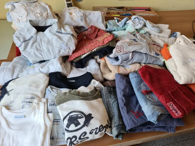 Sacco abbigliamento neonato 3-9 mesi